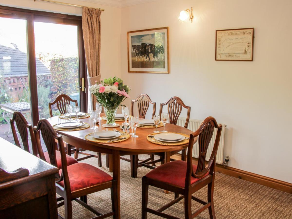 Court Farm Villa Kidderminster Eksteriør billede